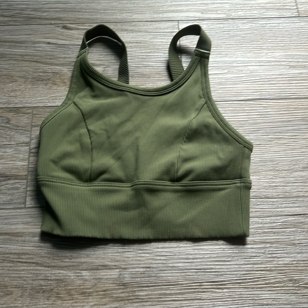 Aerie top, never worn, in great condition.
